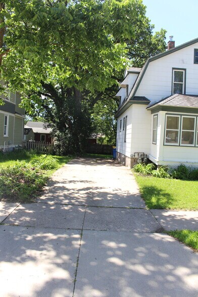 Driveway/ Off Street Parking - 145 South St