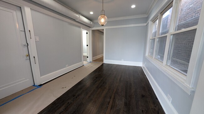 Building Photo - 5028 W Lawrence Ave