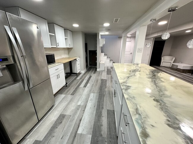 Building Photo - 1st Rent Month Free!! Stunning Partially F...