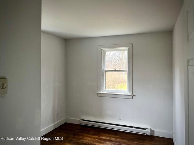 Building Photo - 189 Maple Ave