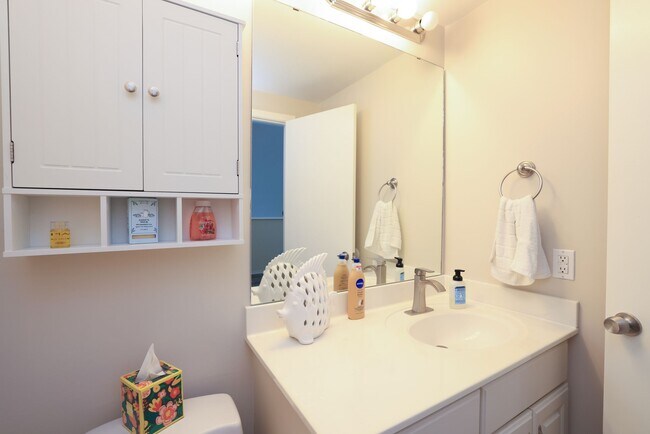 Building Photo - 12600 Melville Dr