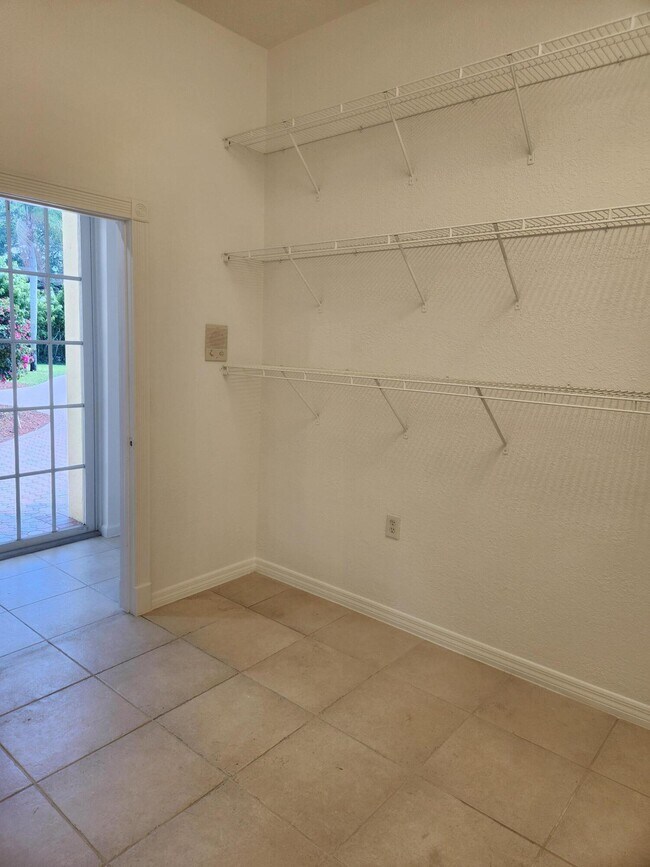 Building Photo - 17885 Fieldbrook Cir E