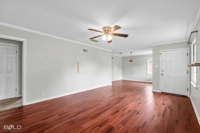 Building Photo - Check Out this 3 bed 2 bath