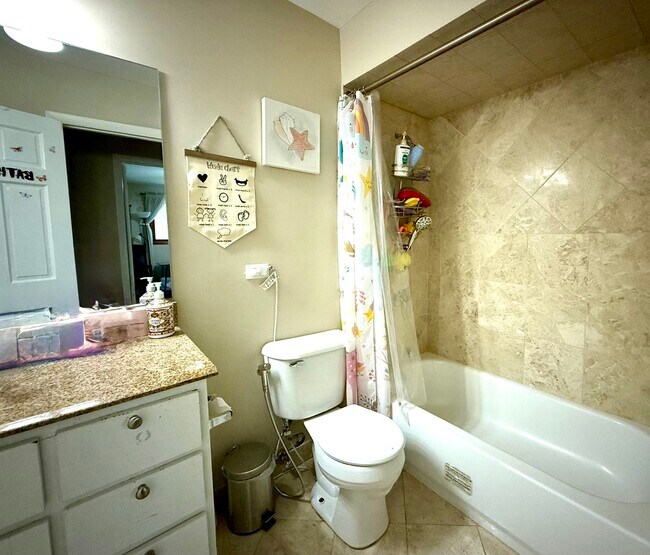 Building Photo - 9S525 Allison Ct
