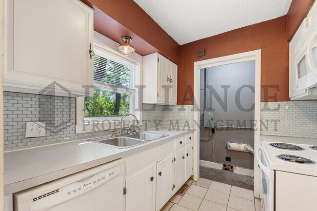 Building Photo - 5433 E Murdock St