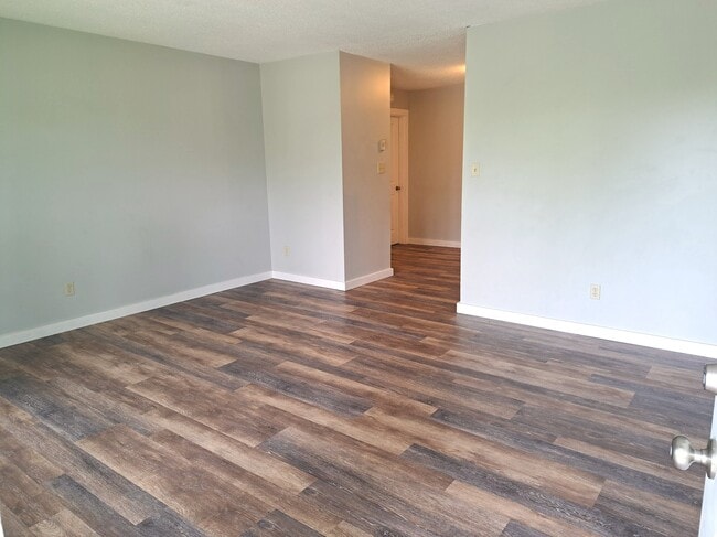 Building Photo - 6123 Cougar Dr