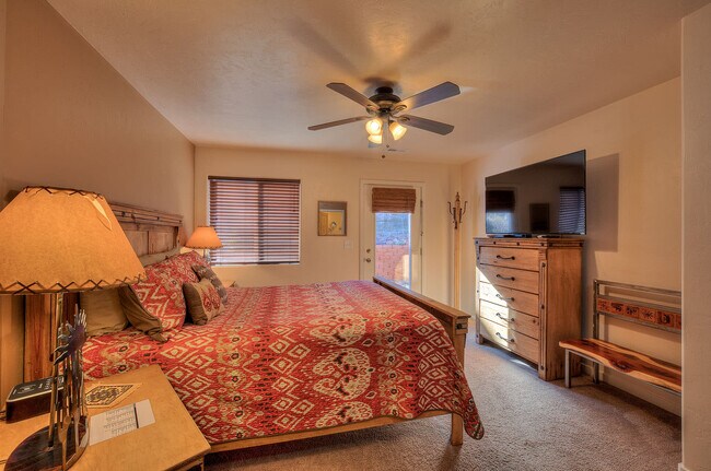 Building Photo - 3366 Oleander Ln
