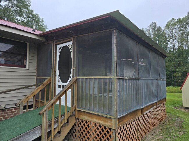 Building Photo - NEW LISTING!!!!!