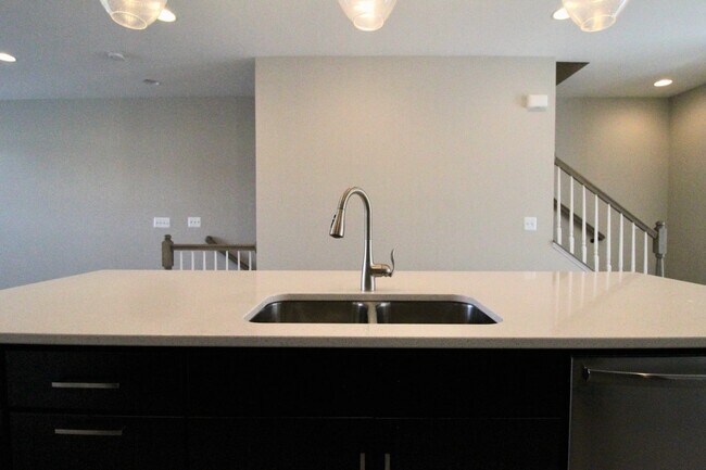 Building Photo - 3 bedroom town home with a finished basement and garage located in popular Preston Lakes