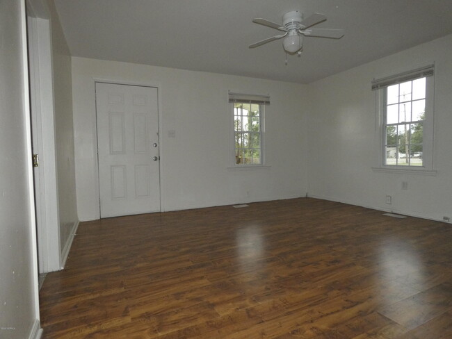 Building Photo - 1404 Lake Cole Rd