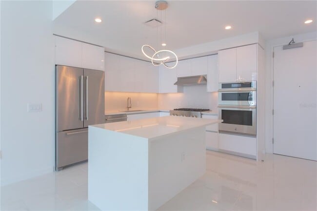 Building Photo - 400 Central Ave