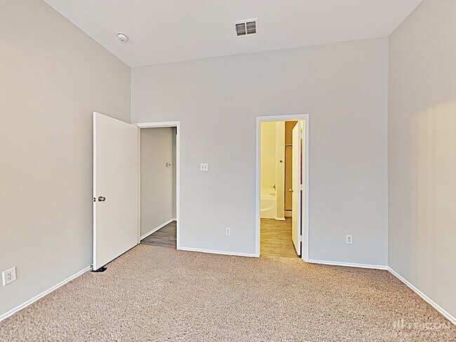 Building Photo - 1701 Bob Dr