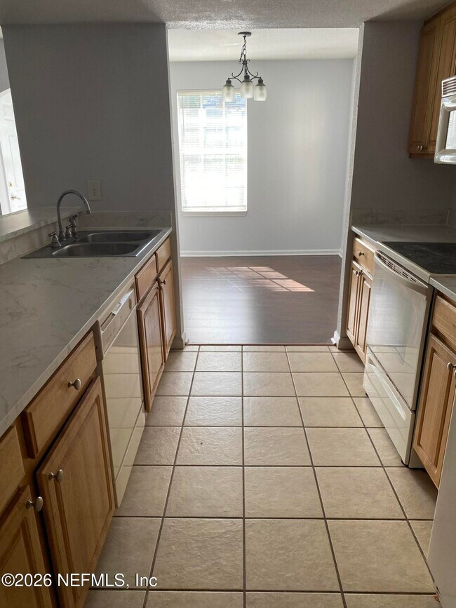 Building Photo - 10075 Gate Pkwy N