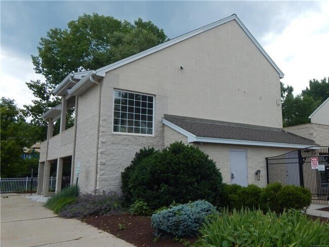 Building Photo - 39 Willow Springs