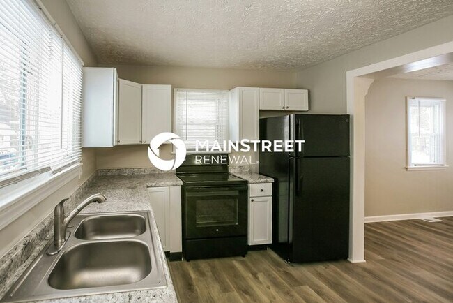 Building Photo - 3 Bedroom Pet-Friendly Home in Indianapolis, IN with Main Street Renewal