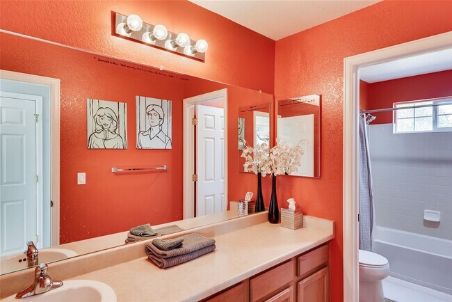 Building Photo - Beautiful 5 Bed 3.5 Bath Home In An Amazin...