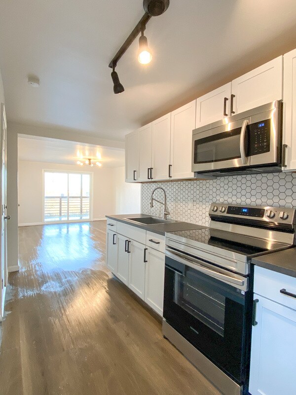 Building Photo - 139-141-141 E Sycamore St