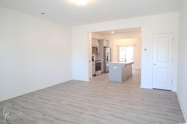 Building Photo - 122 Crescent Wy