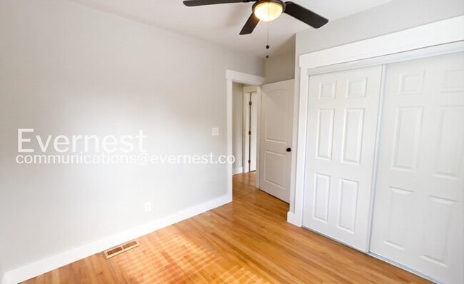 Building Photo - 306 Red Oak Dr