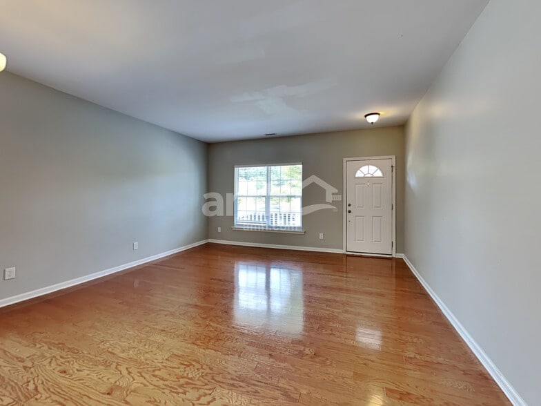 Building Photo - 1525 Essexwood Dr