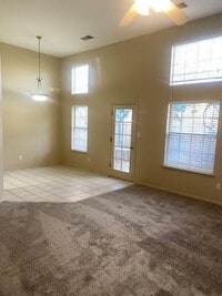 Building Photo - Cute townhome conveniently located in Nort...