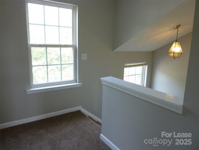 Building Photo - 8841 Laurel Run Dr