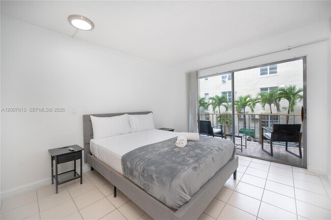 Building Photo - 500 NE 26th St