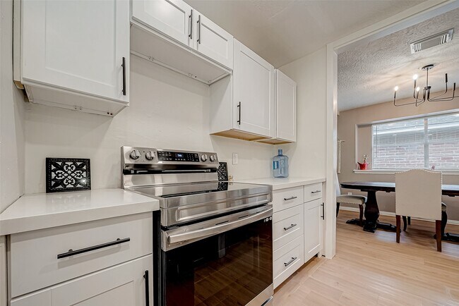 Building Photo - 4731 Casemont Dr