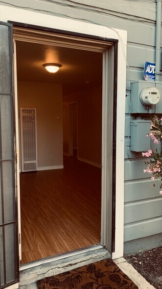 Building Photo - 2047 20th Ave