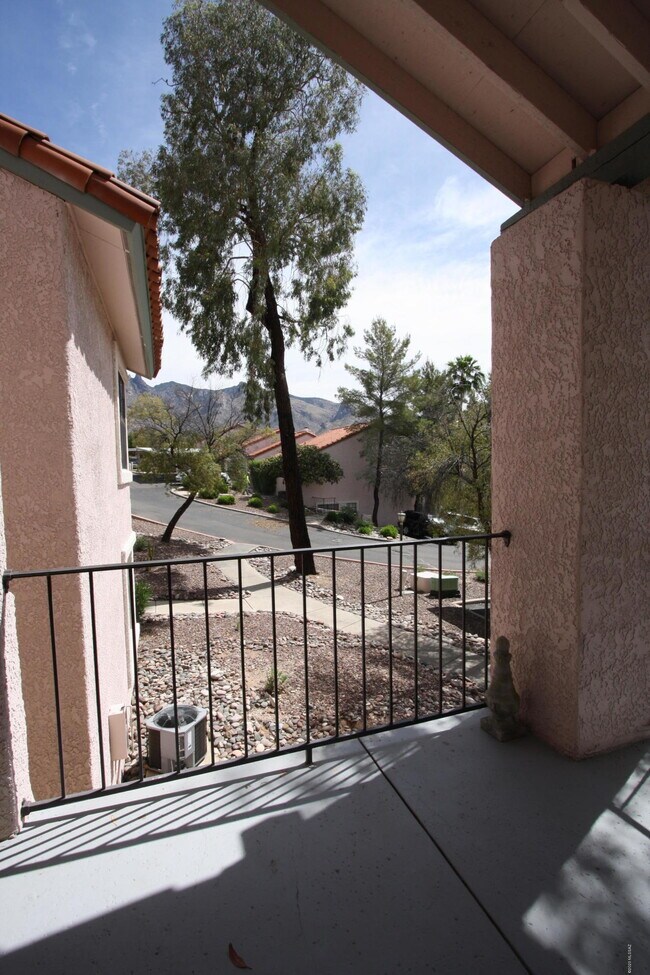 Building Photo - 6445 N Tierra De Las Catalinas