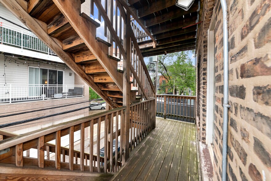 Building Photo - 2348 W Moffat St