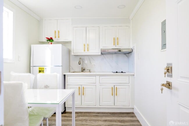 Building Photo - 2371 30th Ave