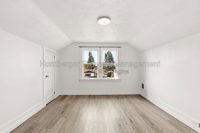 Building Photo - 2719 E Columbia Ave