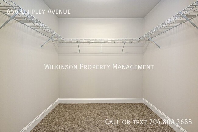 Building Photo - 3-Bedroom Townhouse with Proximity to Char...