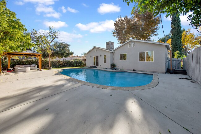 Building Photo - 17969 Collins St