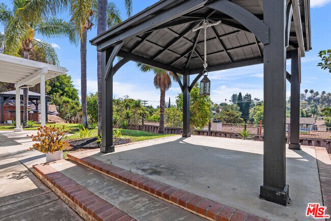 Building Photo - 655 Calle Ladera