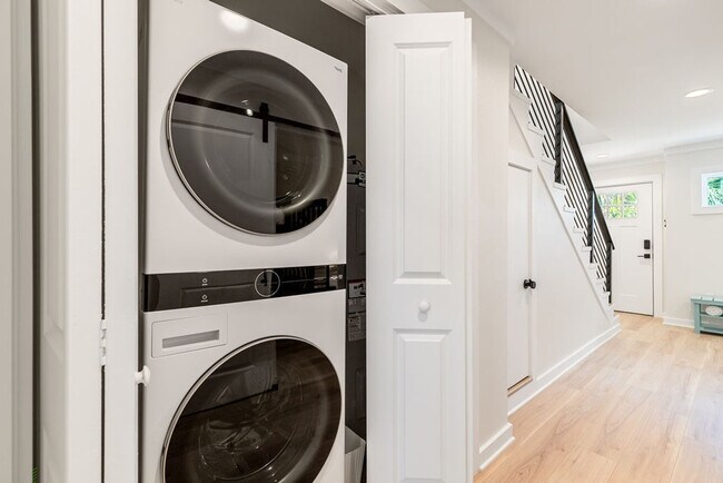 Building Photo - 100 S Spooky Ln