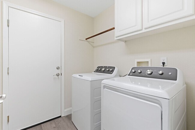 Building Photo - BEAUTIFULLY MAINTAINED SINGLE STORY HOME IN GREAT BRENTWOOD LOCATION!