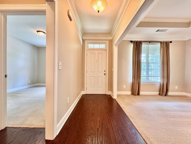 Building Photo - 3 Bedroom, 3 Bathroom Home w/ 2 Car Garage and Fence Backyard