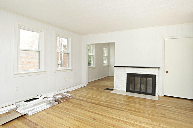 Front Living Room - 341 Colony Blvd