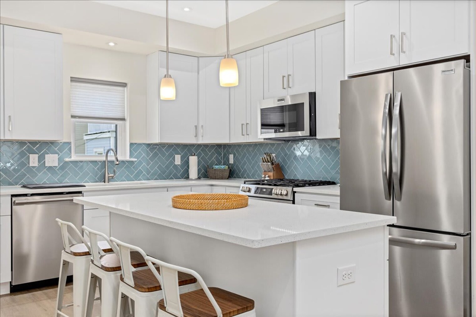 Building Photo - 1 N Austin Ave