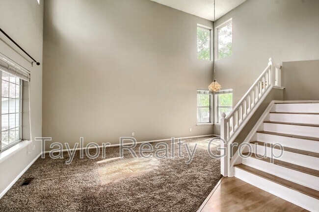 Building Photo - 13460 Vine St