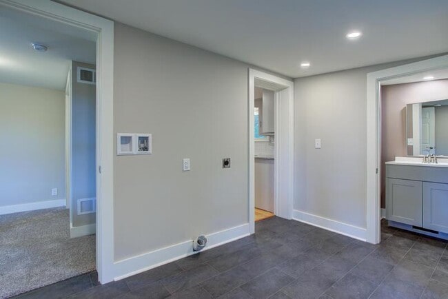 Building Photo - 1057 Ridge Rd