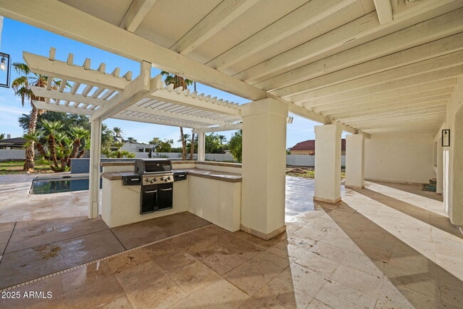 Building Photo - 10111 E Cholla St