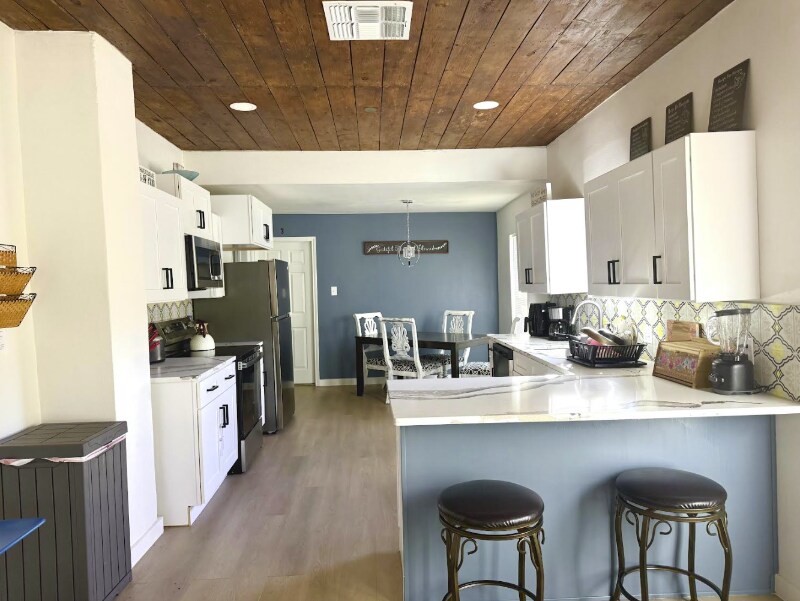 Building Photo - 3224 W Houston St