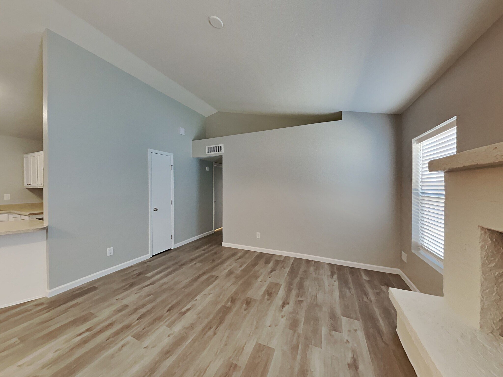 Building Photo - 7303 W Shaw Butte Dr
