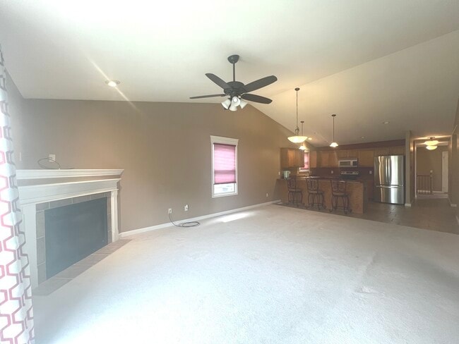 Building Photo - 909 Wartburg Dr