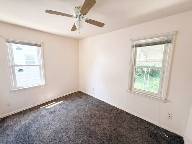 Building Photo - 3 BED 1 BATH BEAUTIFUL SINGLE FAMILY HOME ...