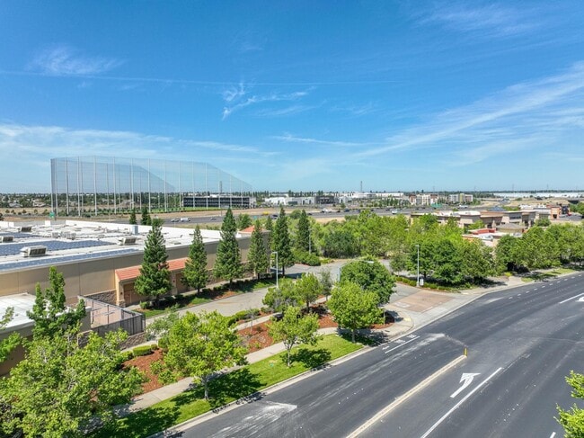 Building Photo - 507 Dante Cir