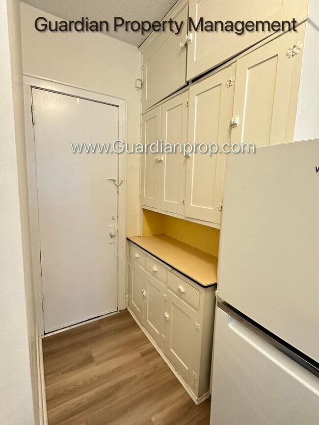 Building Photo - Studio Lakes Uptown Apartment, Blocks from...